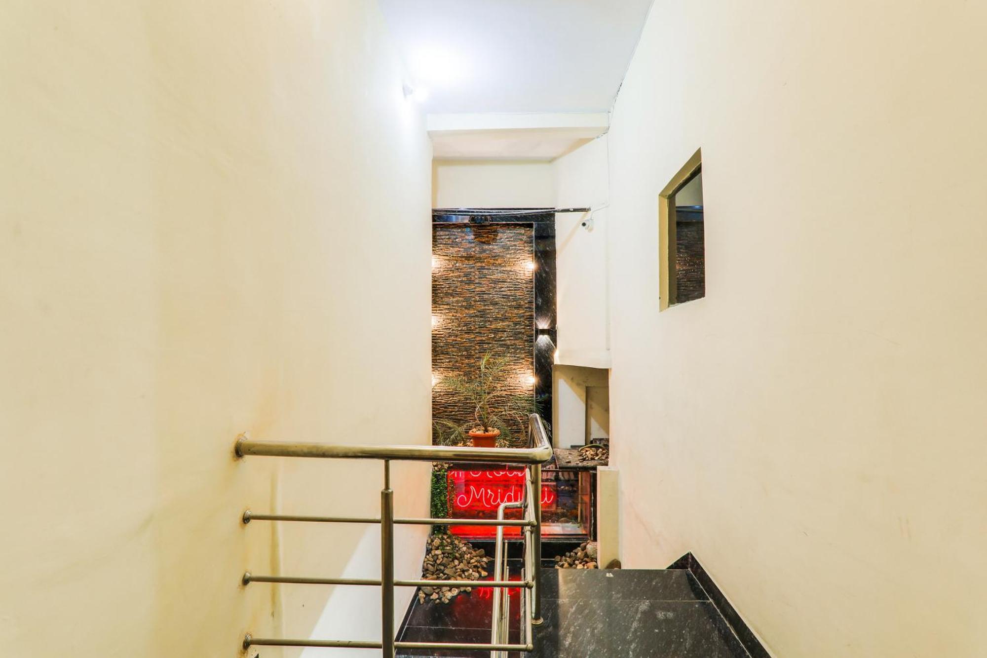 Hotel O Shree Hotel Mriduni Varanasi Ngoại thất bức ảnh